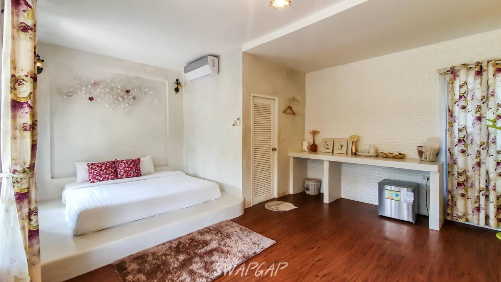 Laemsing Whitehouse Resort Laem Sing Ngoại thất bức ảnh
