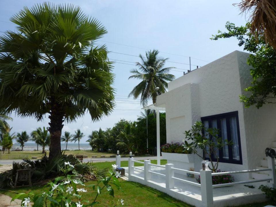 Laemsing Whitehouse Resort Laem Sing Ngoại thất bức ảnh