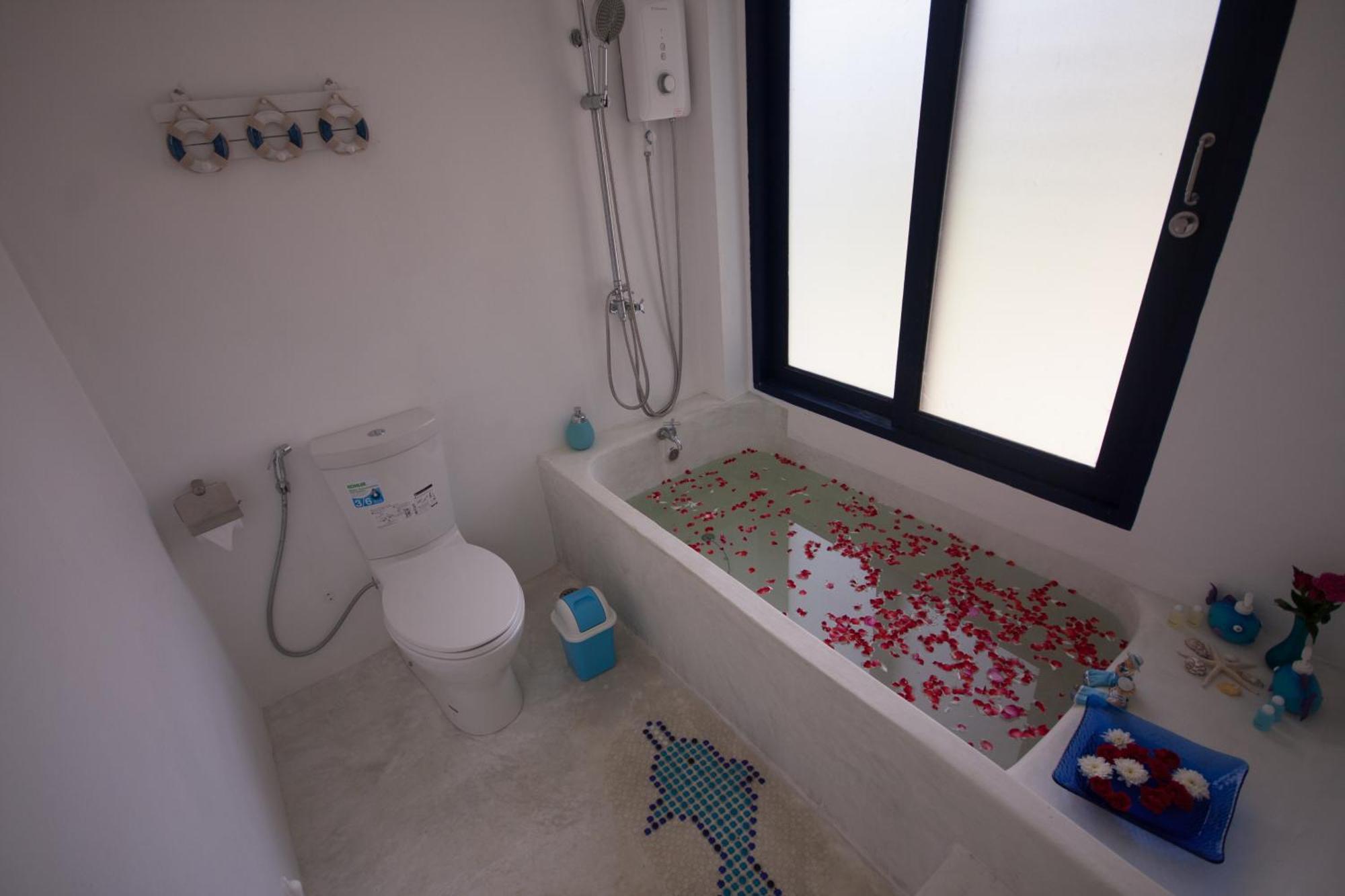 Laemsing Whitehouse Resort Laem Sing Ngoại thất bức ảnh